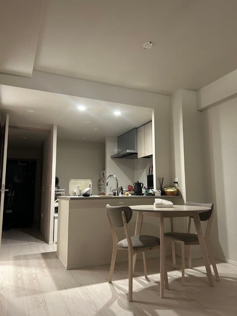 lowya 円形木製ダイニングテーブルと椅子2脚