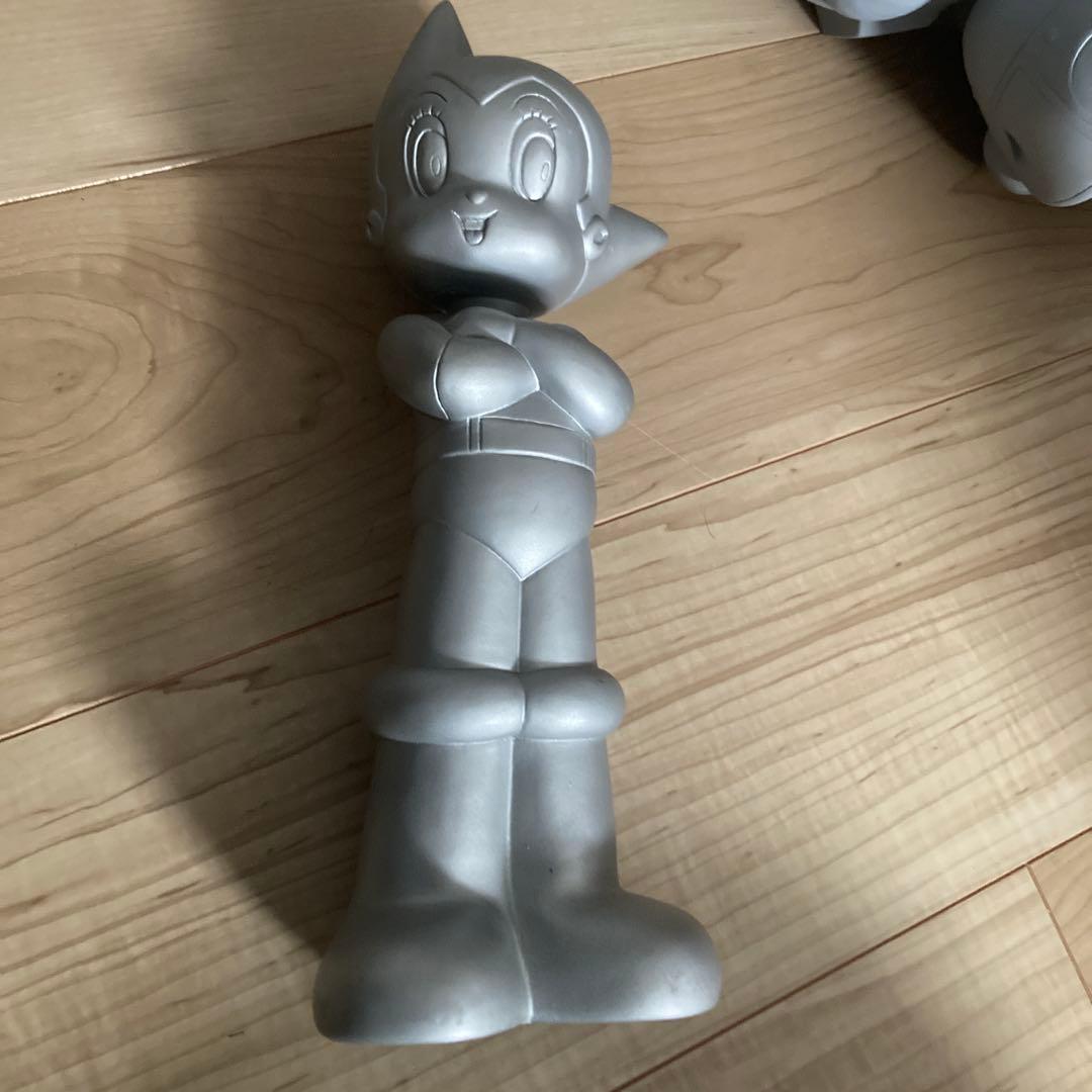 ウルトラマン バイクフィギュア & アトム フィギュア ２体セットの貯金箱