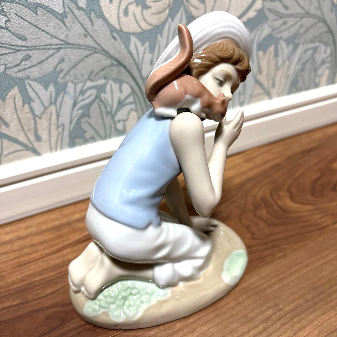 美品】NADAL陶器人形 リスに囁く少女 美品 NADAL スペイン ナダル 陶器