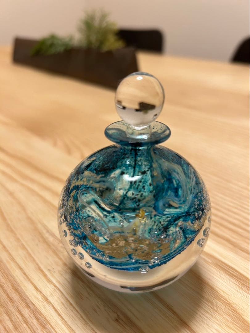現在非売品】水色の透明のガラス瓶香水瓶
