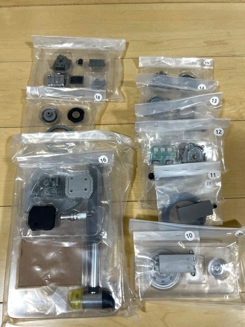 【フルセット・未組み立て】デアゴスティーニ 1/8 マツダ・コスモスポーツ