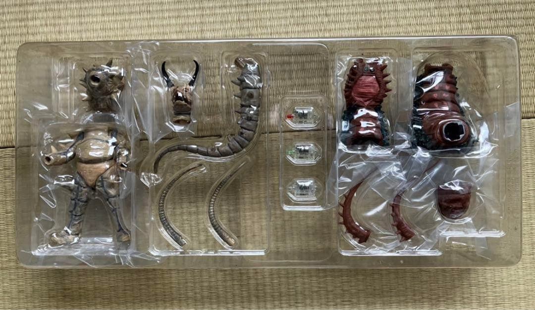 プレミアムバンダイ限定 アルティメットルミナス グドンVSツインテール