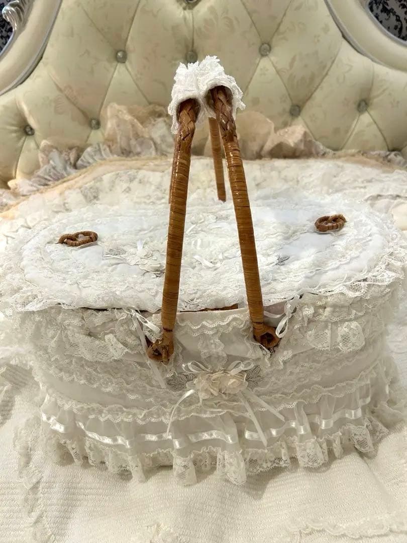 新品未使用】さえらヒスクローネかごホワイトレースバスケット