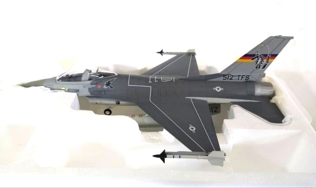 未使用開封品　1/48　COLLECTION ARMOUR F-16ファルコン F-16CM-50 ファイティング ファルコン `F-16デモチーム 2025