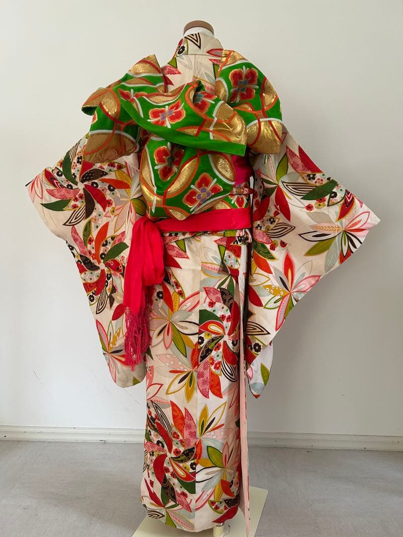 七五三十三詣り　身丈150cm アンティーク正絹着物、帯、帯揚げ、帯締め、しごき