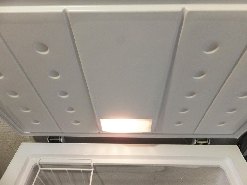 【送料込み】　冷凍庫　１４２Ｌ　アイリスオーヤマ　ＩＣＳＤ－１４Ａ（Ｗ） 中古