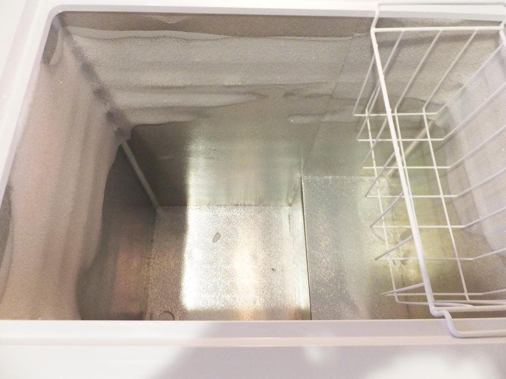 【送料込み】　冷凍庫　１４２Ｌ　アイリスオーヤマ　ＩＣＳＤ－１４Ａ（Ｗ） 中古