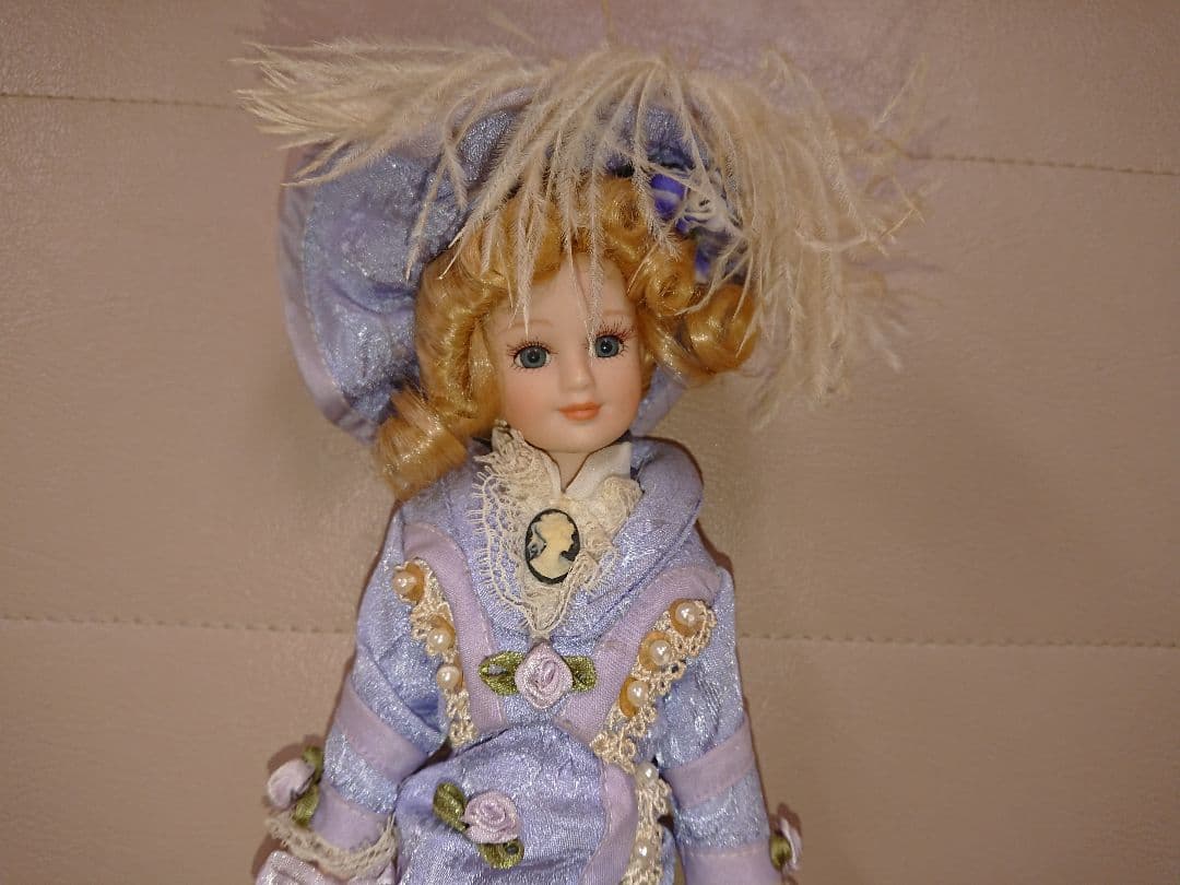 海外輸入) ラベンダー色のドレス 貴婦人ドール 約30cm