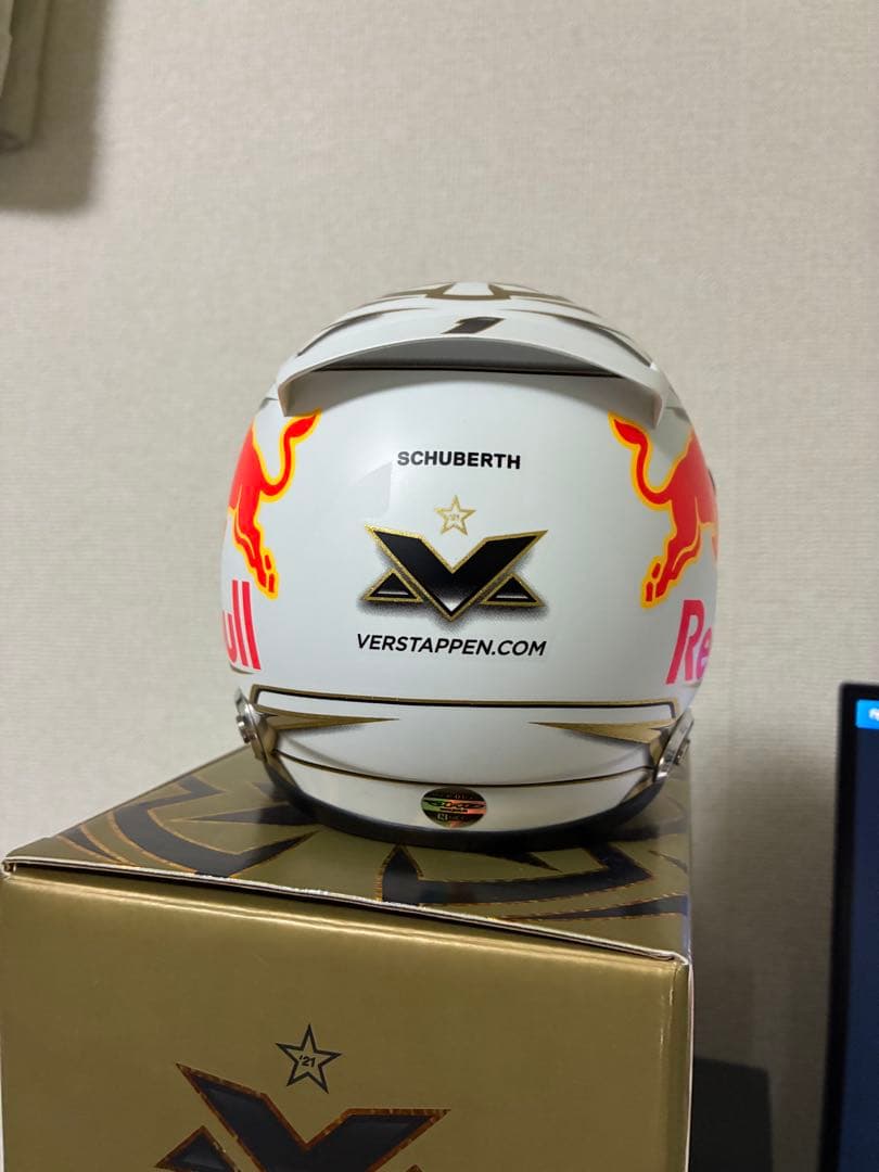 美品 1/2 マックス・フェルスタッペン 2022 本戦用 ヘルメット
