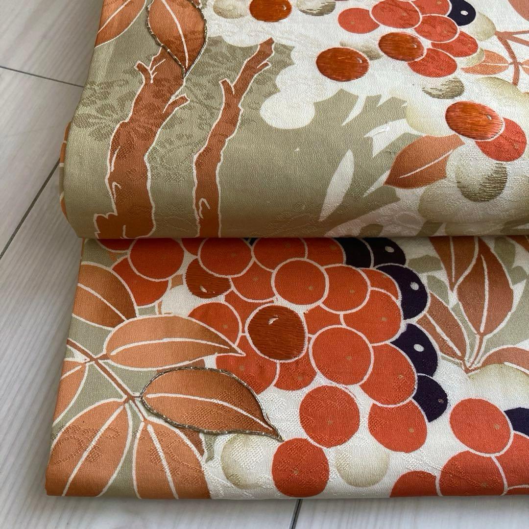 アンティーク丸帯　染めの丸帯　葡萄の刺繍　アイボリー　正絹　No.1-26