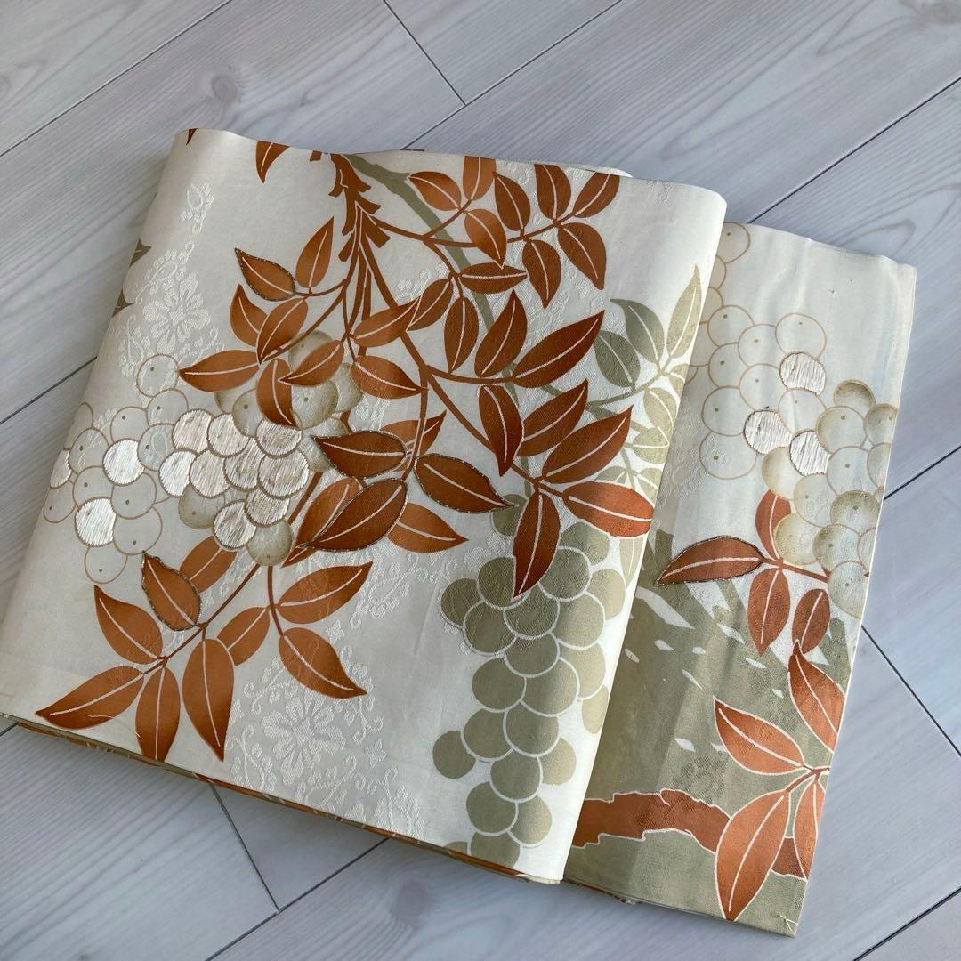 アンティーク丸帯　染めの丸帯　葡萄の刺繍　アイボリー　正絹　No.1-26