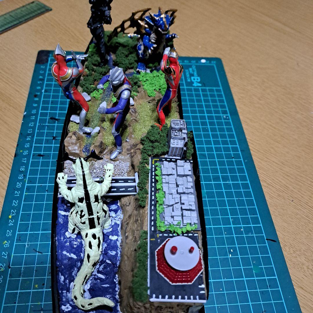 ジオラマ ウルトラマン ティガ・ダイナ・ガイア - メルカリ