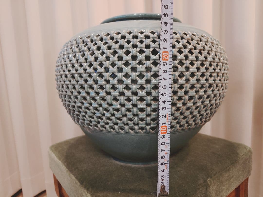 透かし彫り風青色陶器 高麗青磁