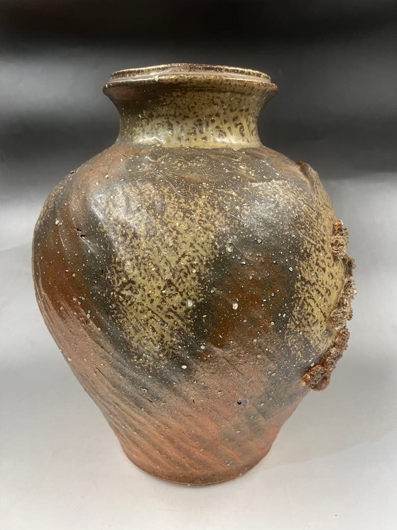 信楽焼　松竹梅￼山水水車人物彫 細密洞窑窑彫 手捻花瓶 希少品 送料込み