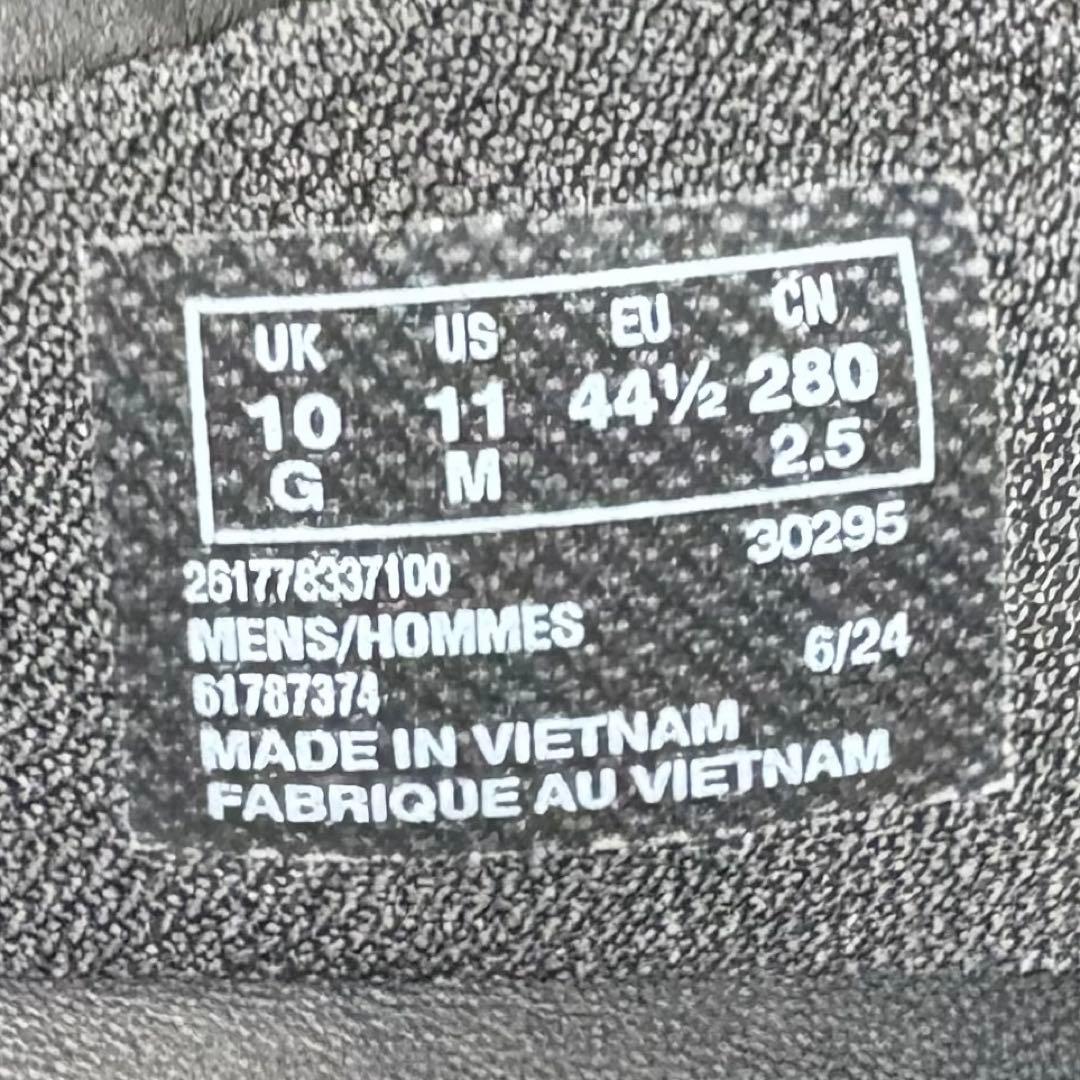 Clarks ワラビー エヴォウォータープルーフ　（ブラックスエード）