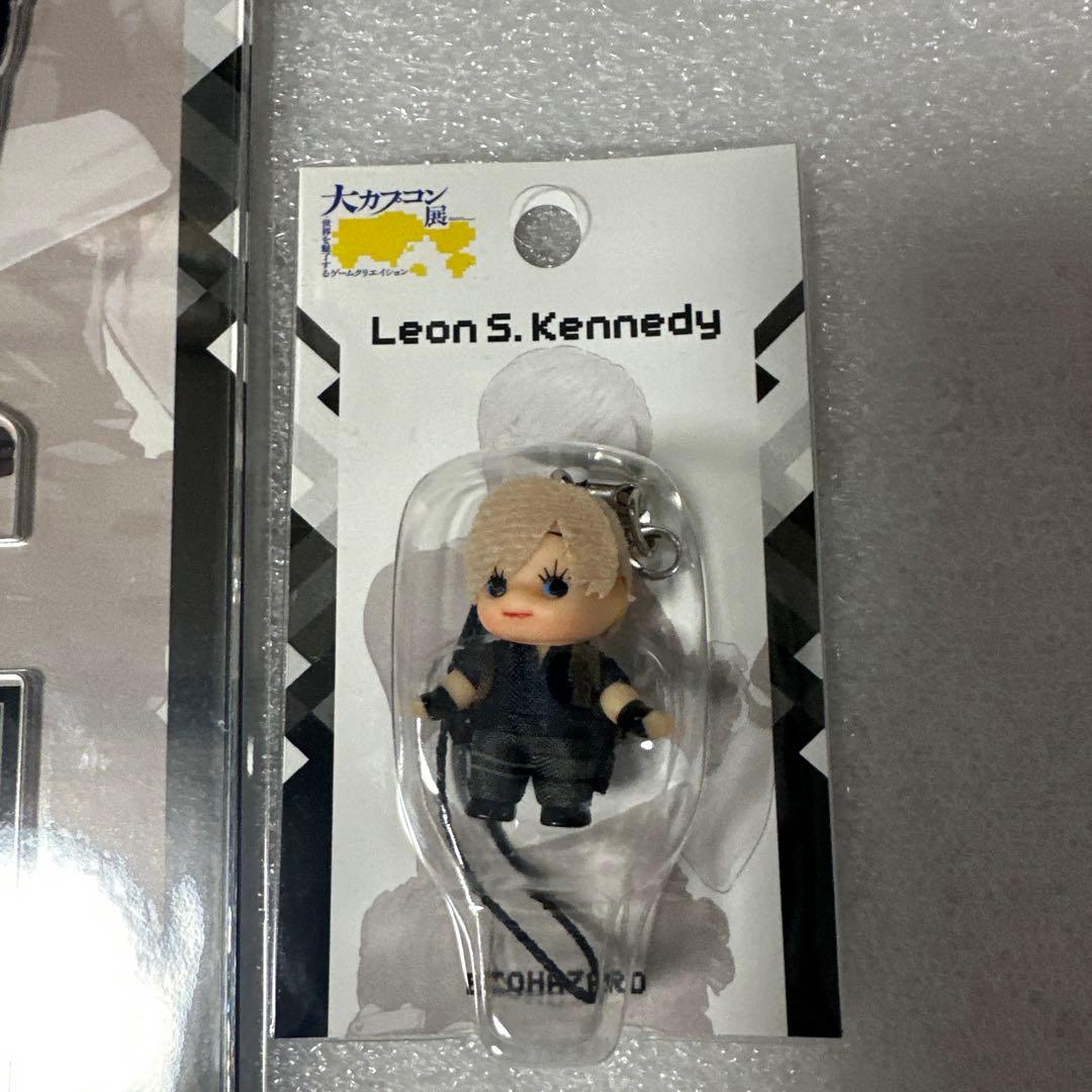 大カプコン展 バイオハザード Leon アクリルスタンドとキューピー