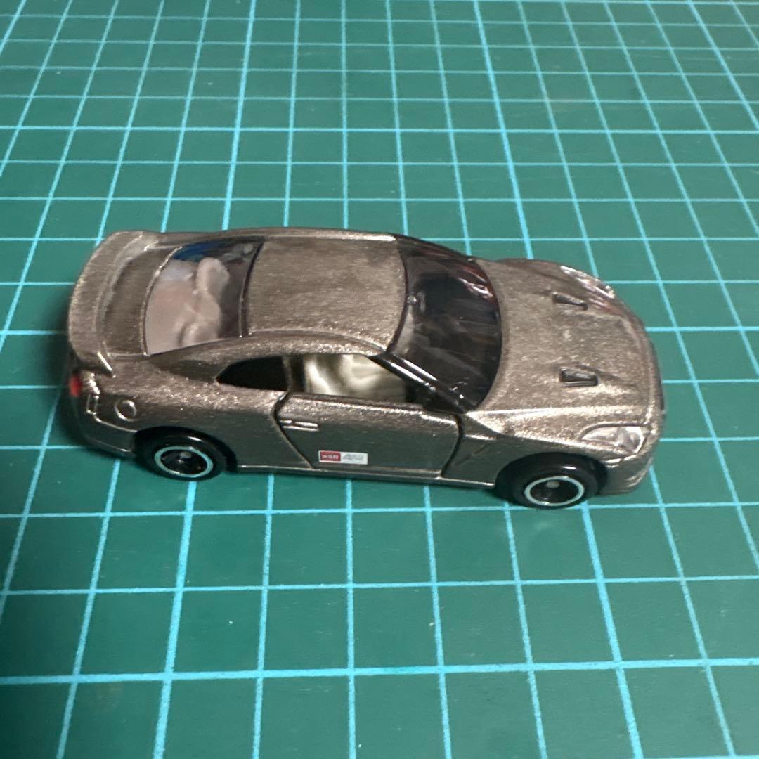 トミカ 40周年記念 GT-R (R35) 第2弾