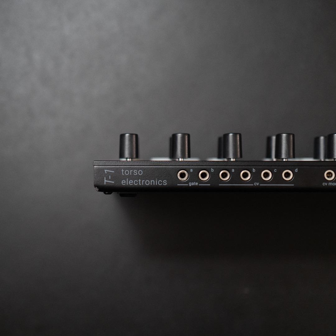 Torso T-1・White Algorithmic Sequencer | Rock oN Line eStore Torso