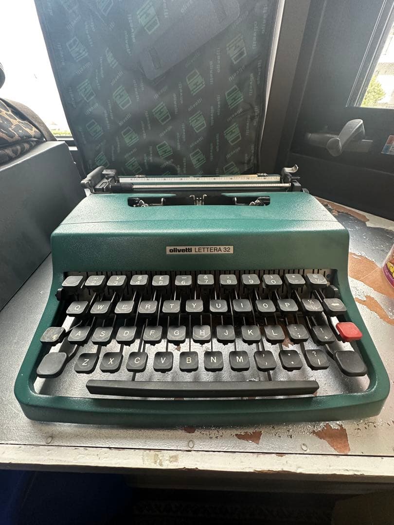 Olivetti Lettera 32 緑色 タイプライター - メルカリ