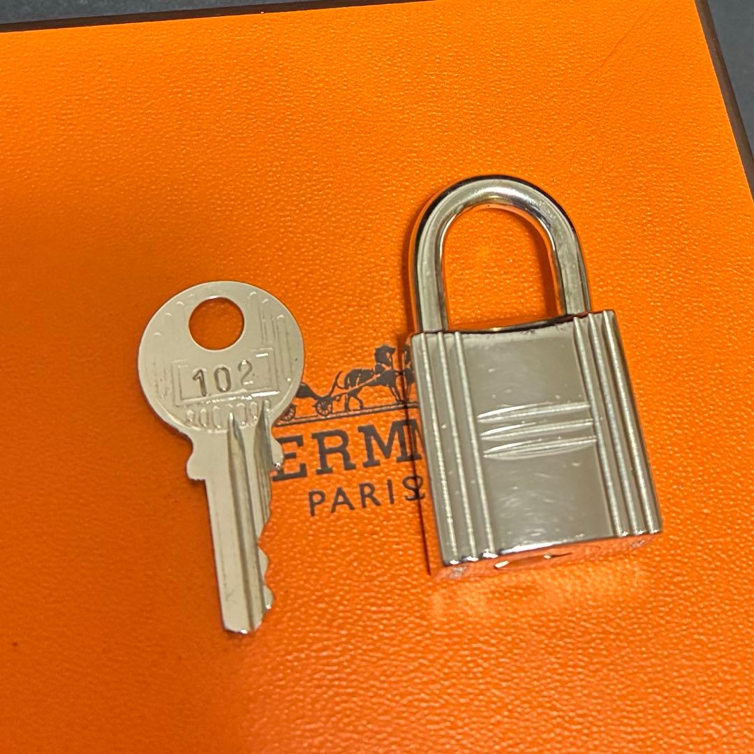 エルメス シルバー カデナ 南京錠 パドロック 鍵 キー NO102 - メルカリ