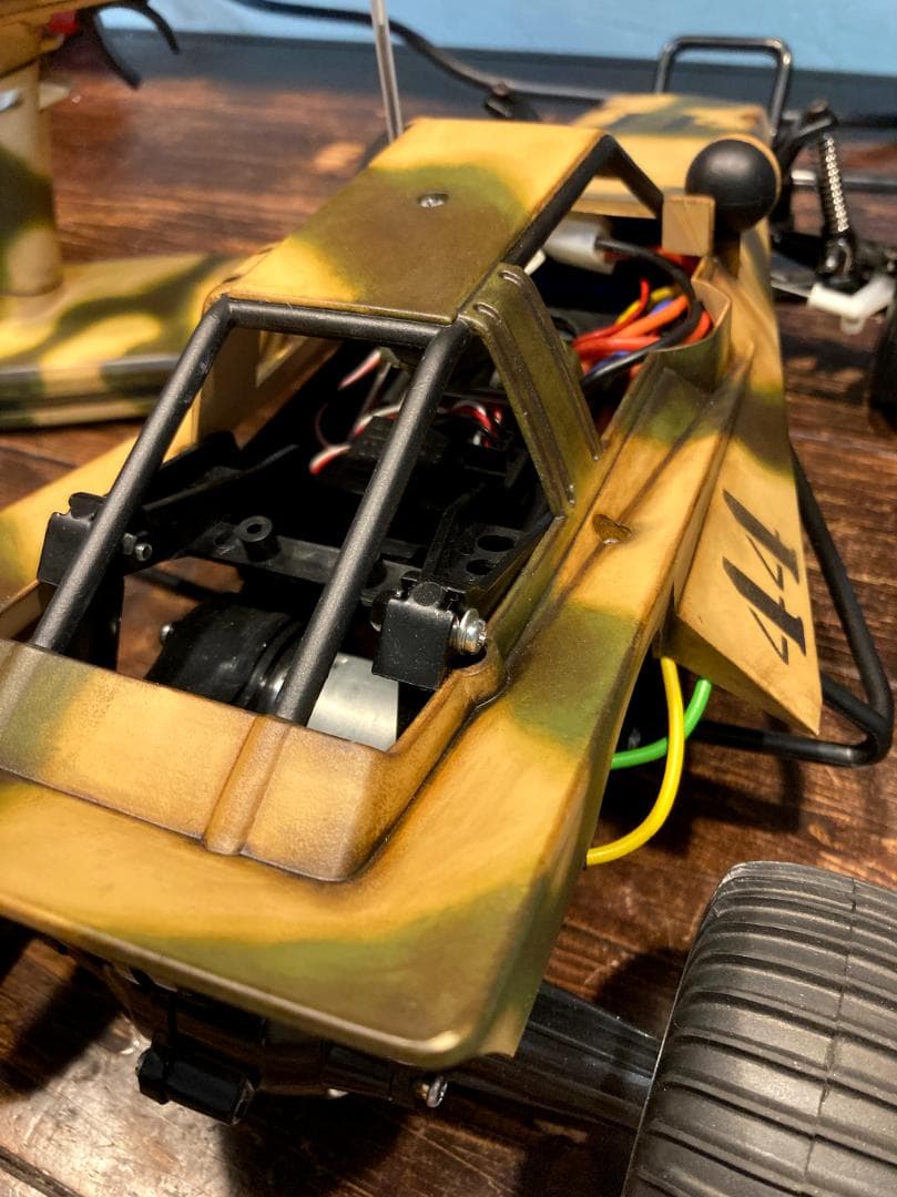 タミヤ　グラスホッパー　迷彩カスタムペイント　電動RCドライブセット付