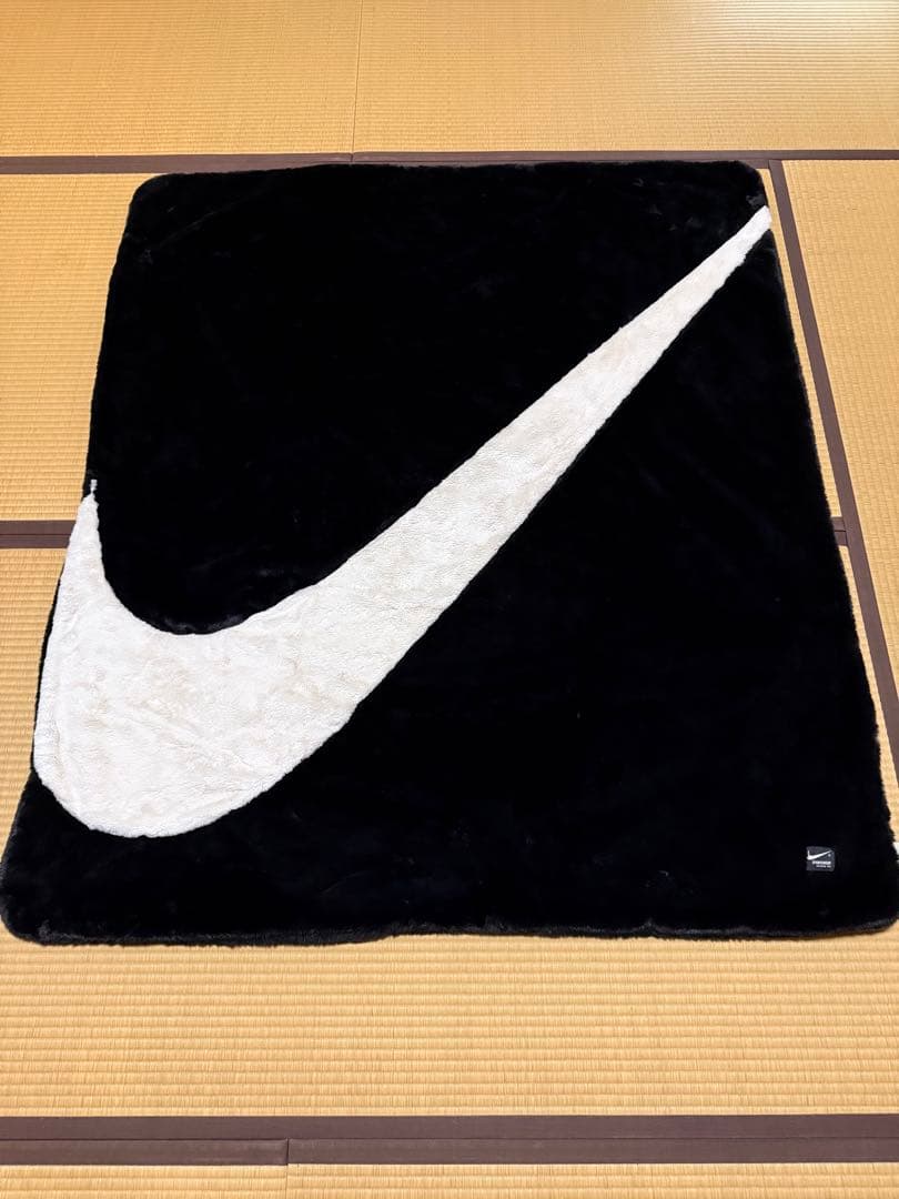 [美品] NIKE ナイキ 毛布 ブランケット 白黒