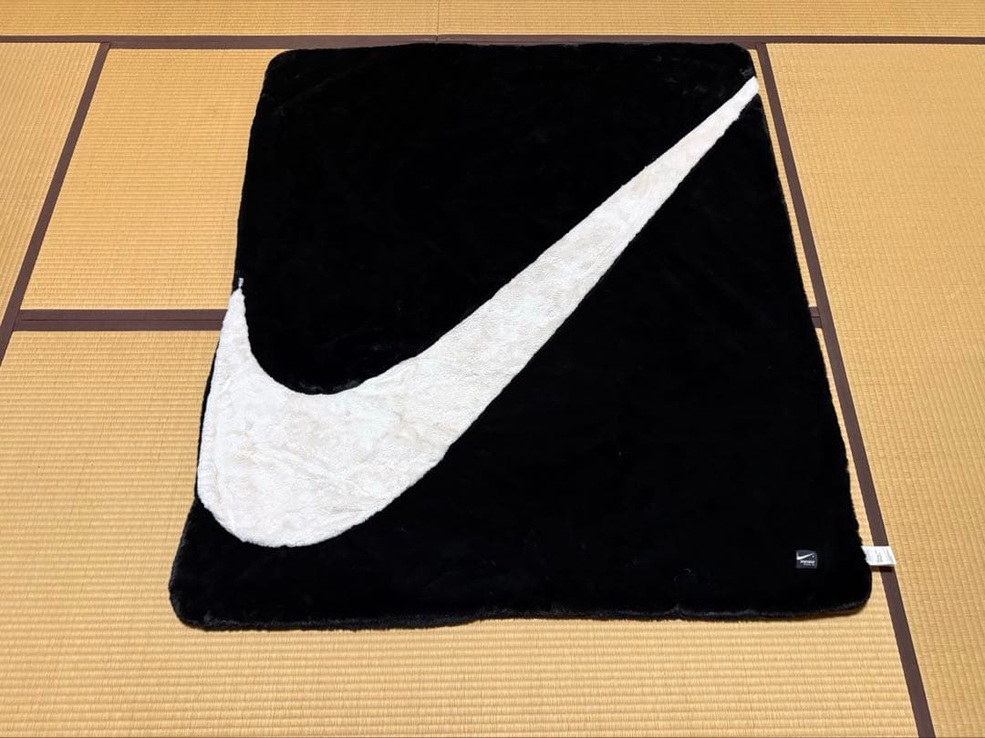 [美品] NIKE ナイキ 毛布 ブランケット 白黒