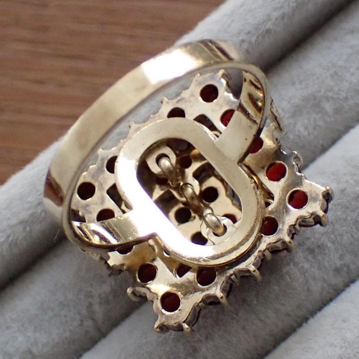 ヴィンテージ チェコ製 ボヘミアンガーネット ピラミッド型ゴールド色リング 指輪