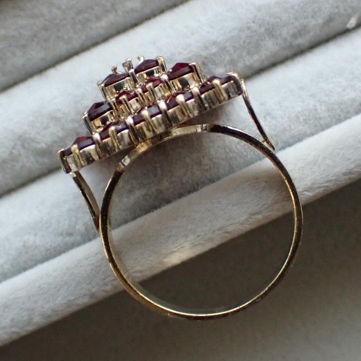 ヴィンテージ チェコ製 ボヘミアンガーネット ピラミッド型ゴールド色リング 指輪