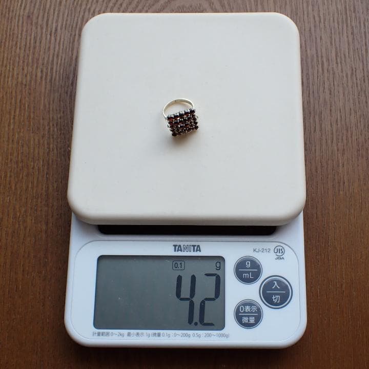 ヴィンテージ チェコ製 ボヘミアンガーネット ピラミッド型ゴールド色リング 指輪