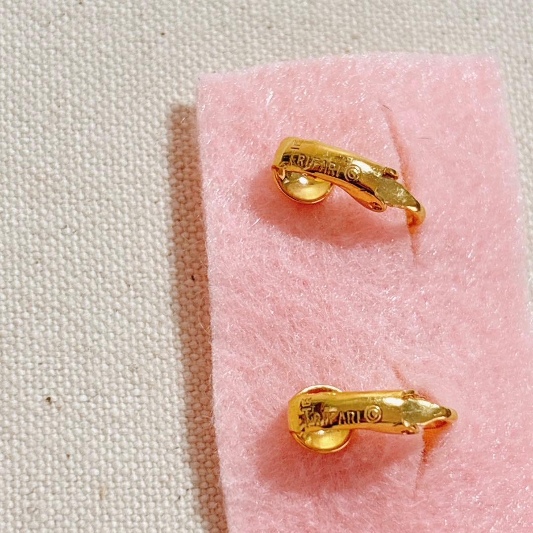 trifariトリファリ ハナミズキ 小さめイヤリング ホワイト 花