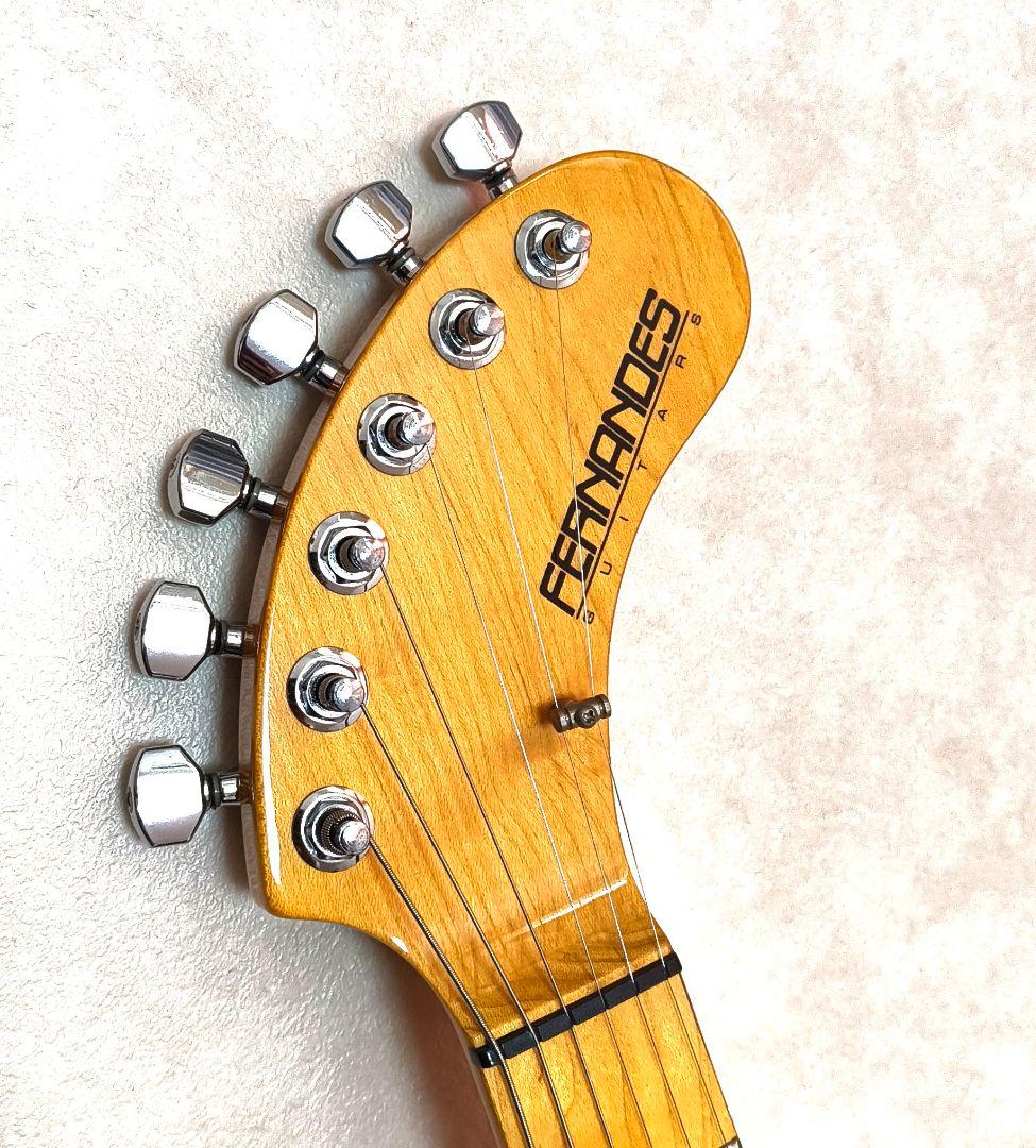 美品】ZO-3 芸達者 2TS アンプ内蔵ミニギター 専用ケース付き!