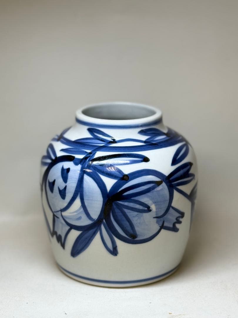 T90 人間国宝 近藤悠三 監修「藤悠」銘染付柘榴図 花瓶