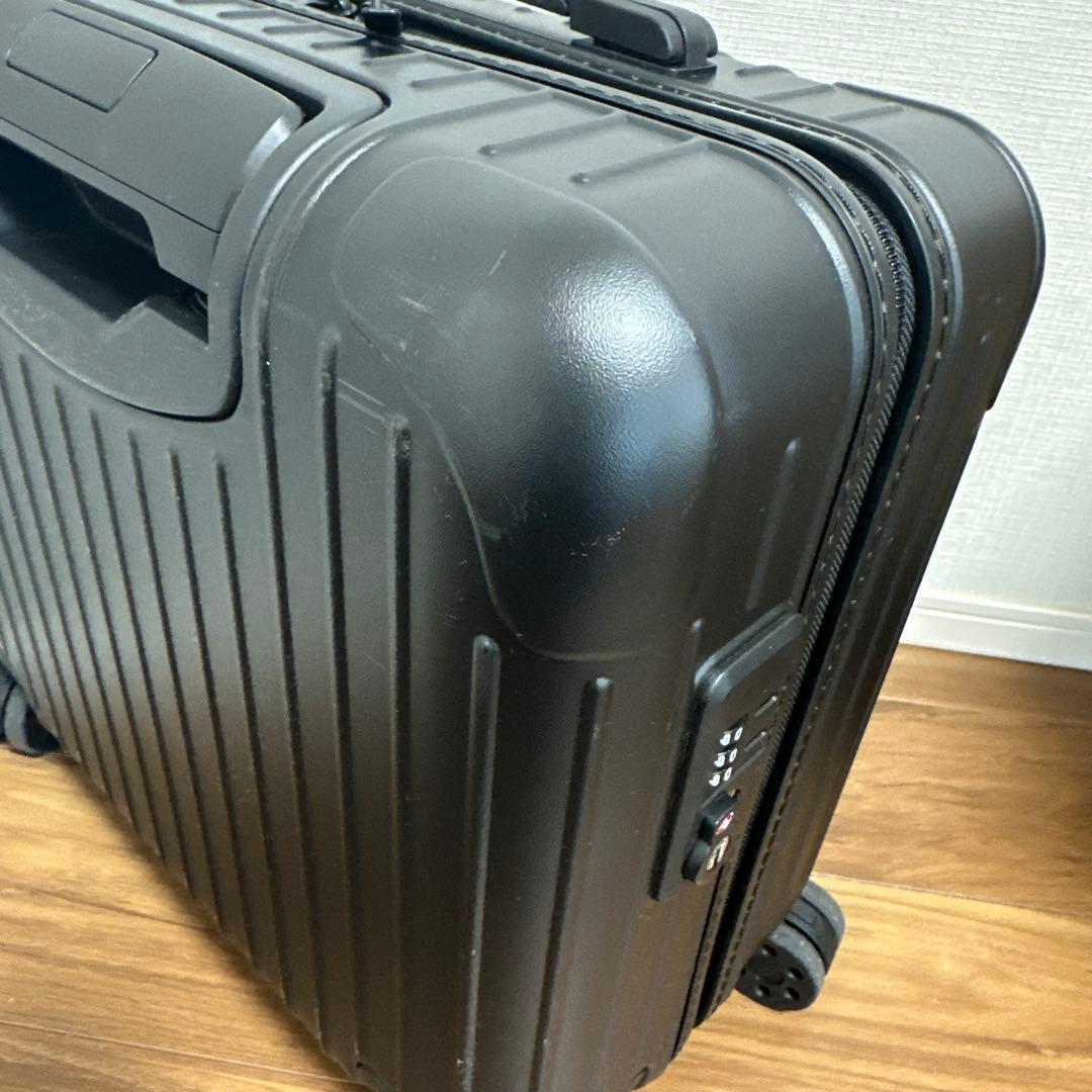 RIMOWA ESSENTIAL SLEEVEコンパクト 黒 スーツケース