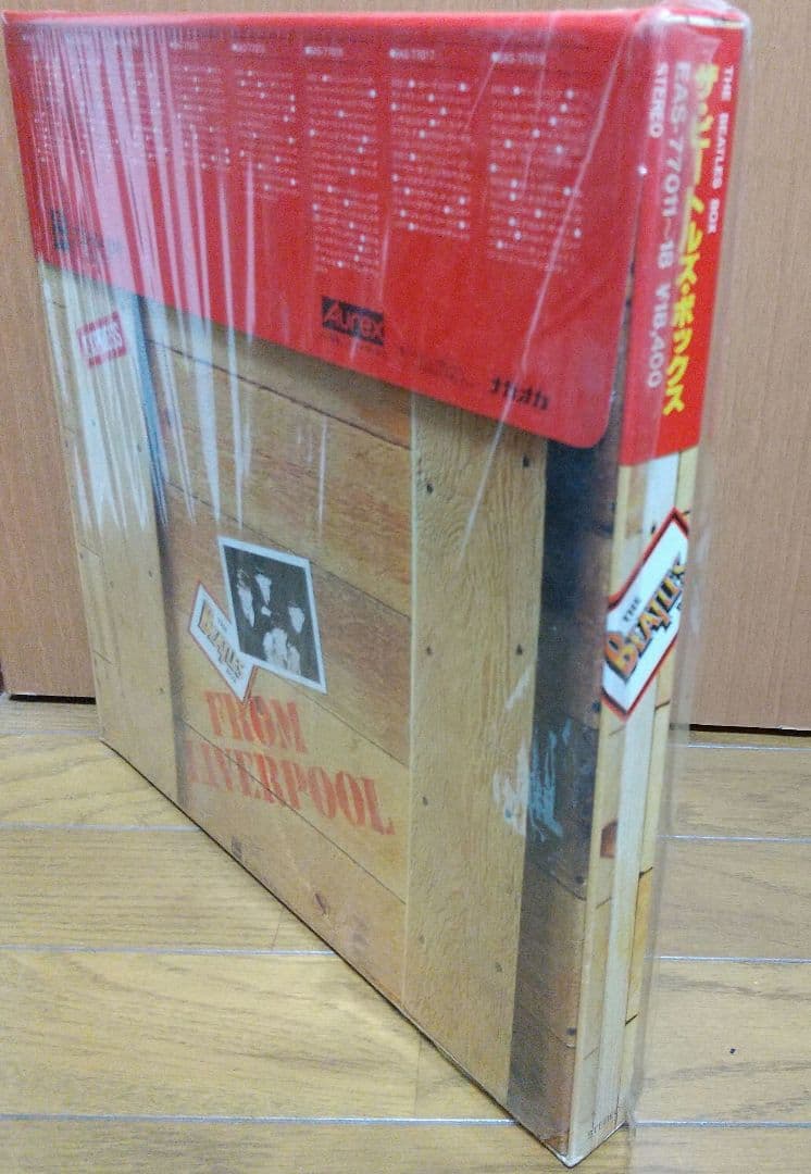 The Beatles レコードボックス 未開封と盾とプレート5枚