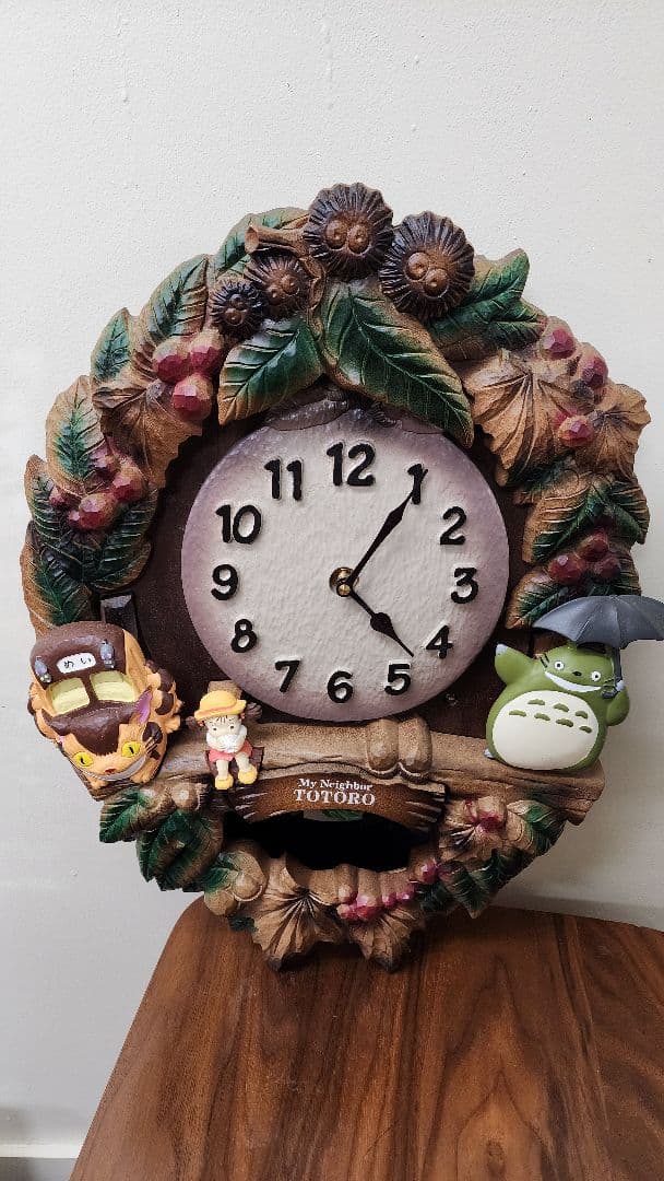 トトロ　スタジオジブリ【壁掛け振り子時計】 掛け時計 となりのトトロ からくり時計 振り子式 こだわりの天然木製