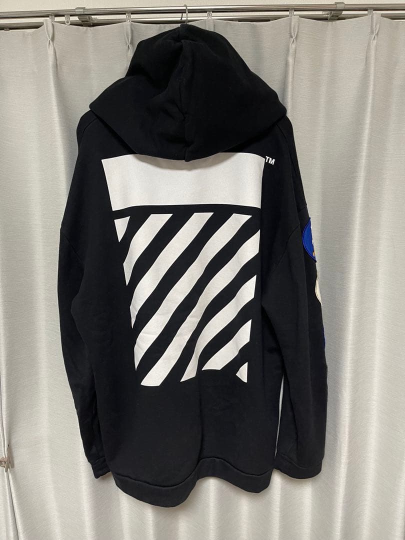 off-white ワッペン付ジップパーカー【黒】