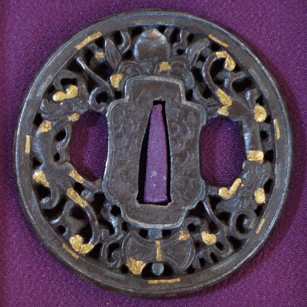 【 宝珠双龍唐草透鐔 無銘 南蛮 】(鑑定書有) 鍔 鐔 刀装具 武具 骨董