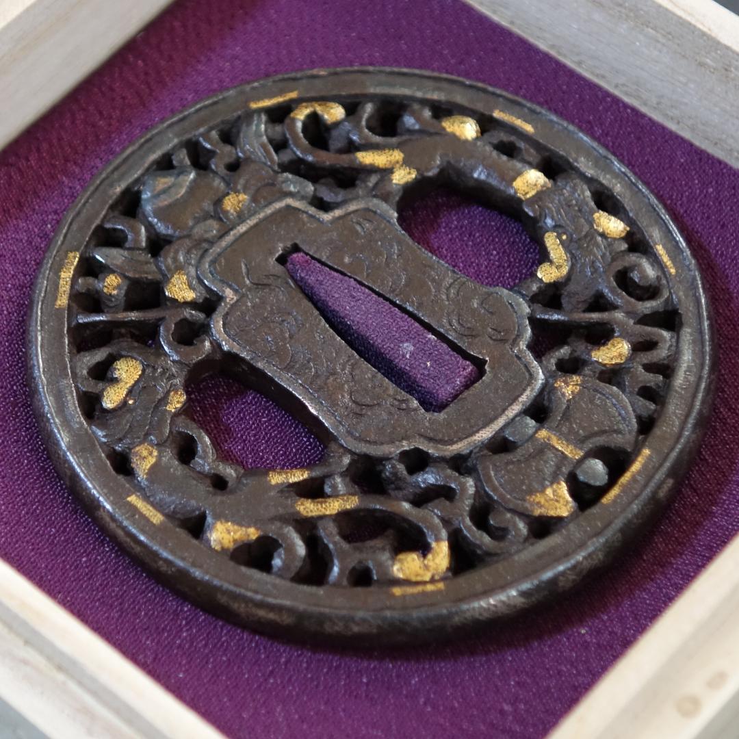 【 宝珠双龍唐草透鐔 無銘 南蛮 】(鑑定書有) 鍔 鐔 刀装具 武具 骨董