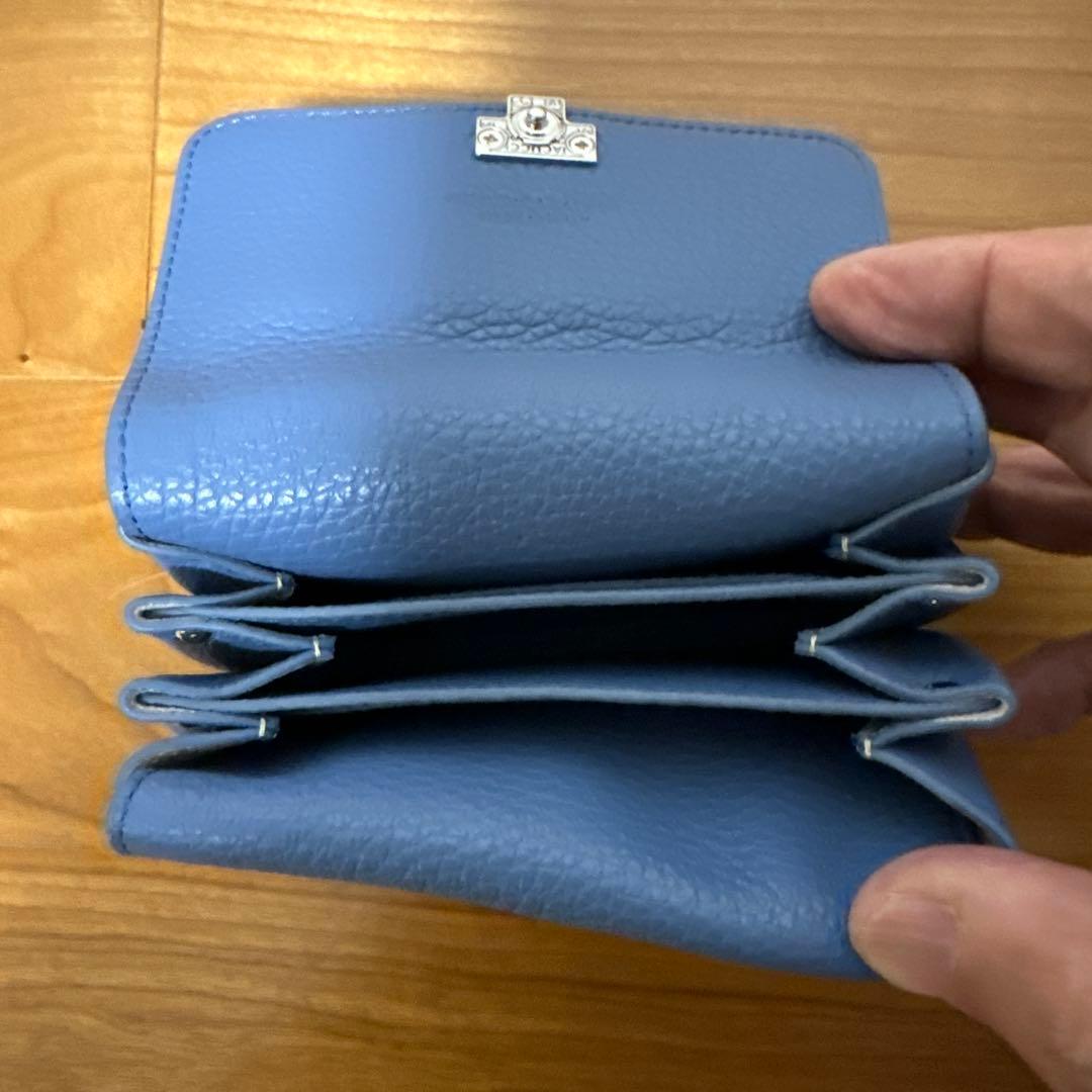 イアクッチ　二つ折り財布