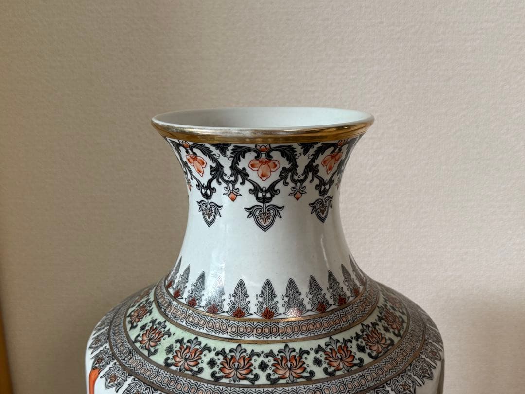 中国　墨彩紅彩人物紋大瓶　大清乾隆年製銘　高さ54.0cm 送料込み250517