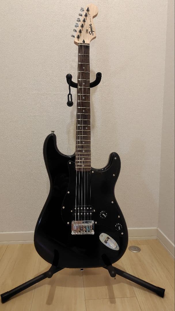 Squierエレキギター SonicStratocaster HTH Amazon.com: Squire Sonic Stratocaster HT H Electric Guitar, Black