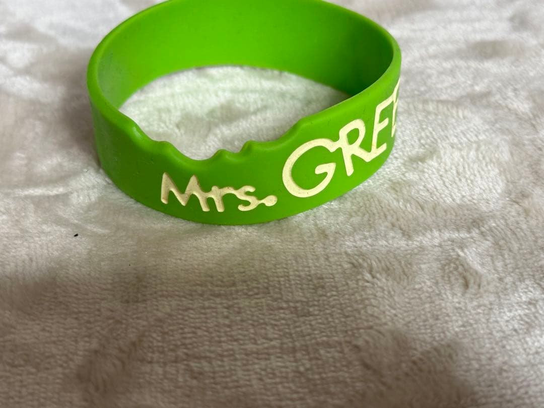 <レア> Mrs. GREEN APPLE ラバーバンド　ピンバッジ　7点セット レア> Mrs. GREEN APPLE ラバーバンド ピンバッジ 7点セット - メルカリ