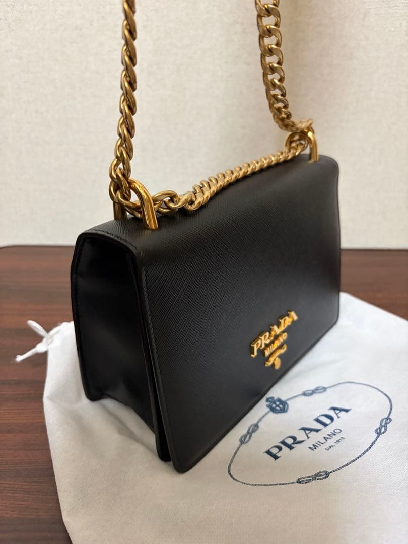 PRADA ブラックレザー ショルダーバッグ