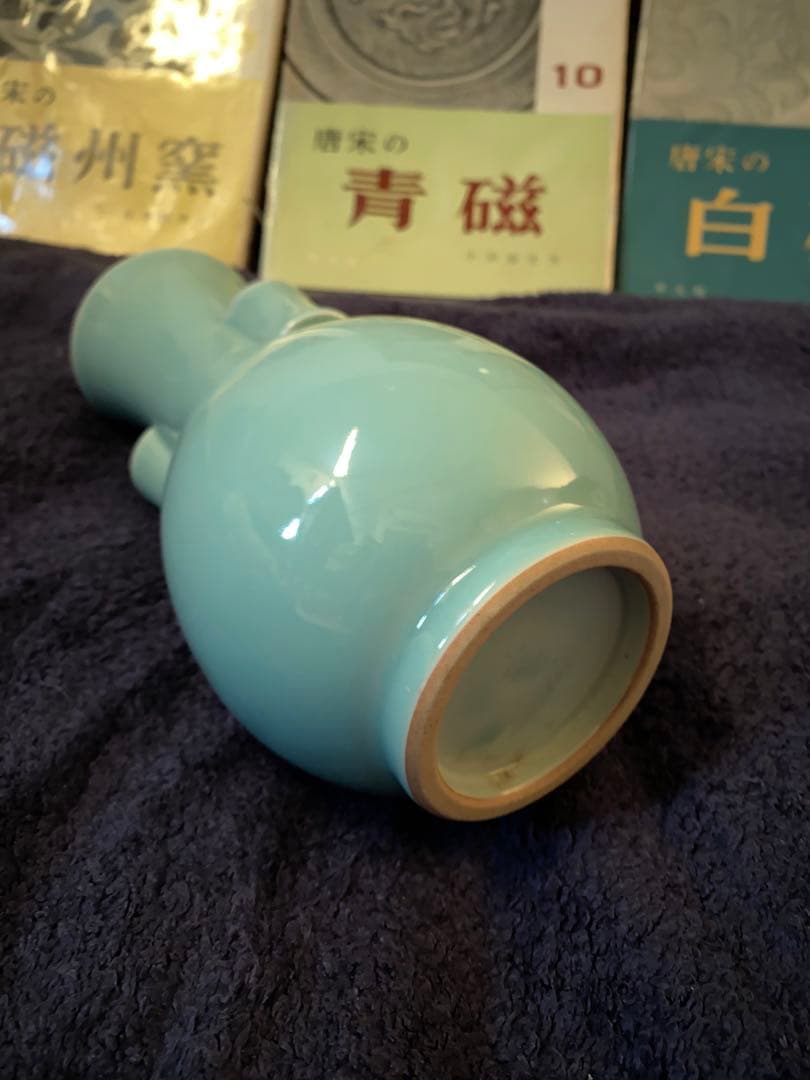 青瓷双耳花瓶、