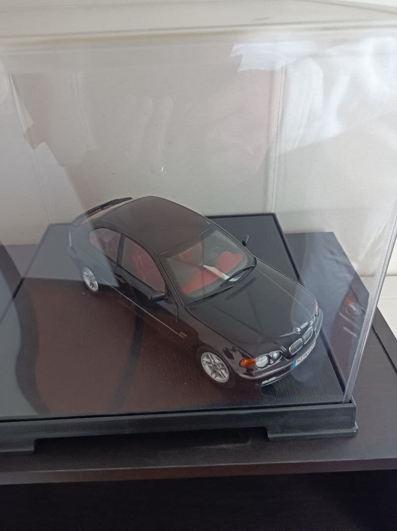 BMW e46 325ti 1/18ミニカー