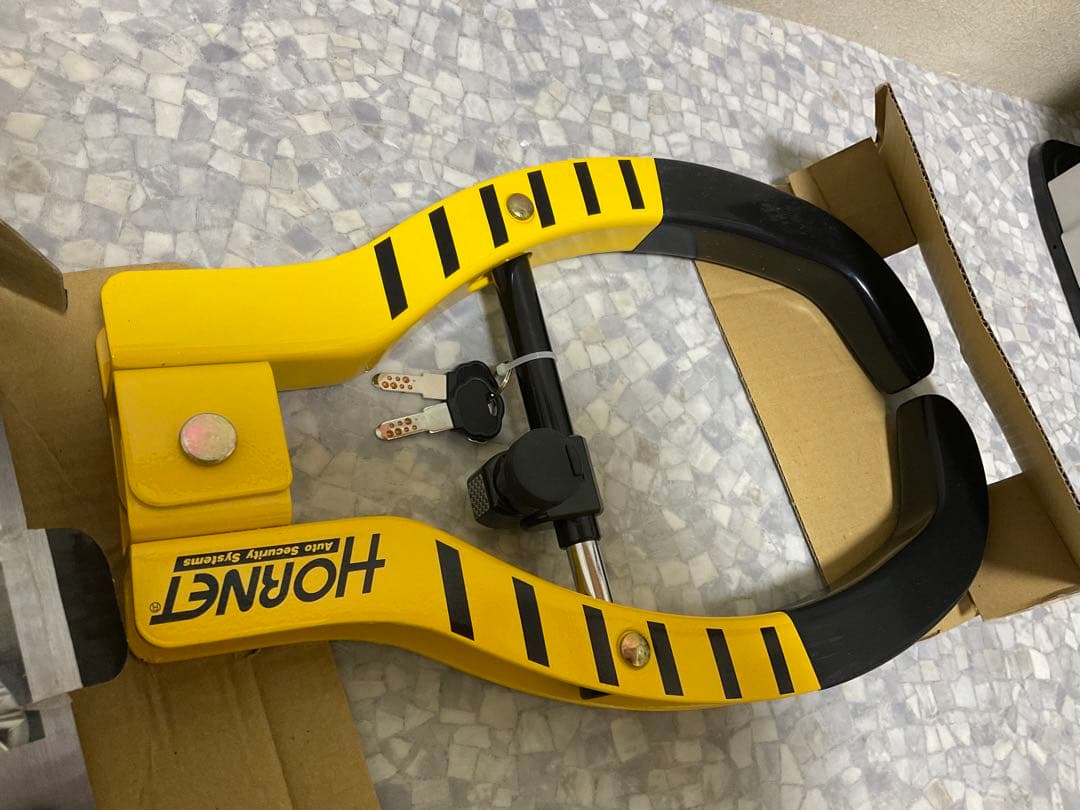 新品未使用品HORNET タイヤロック 鍵付き 防犯ステッカー付き
