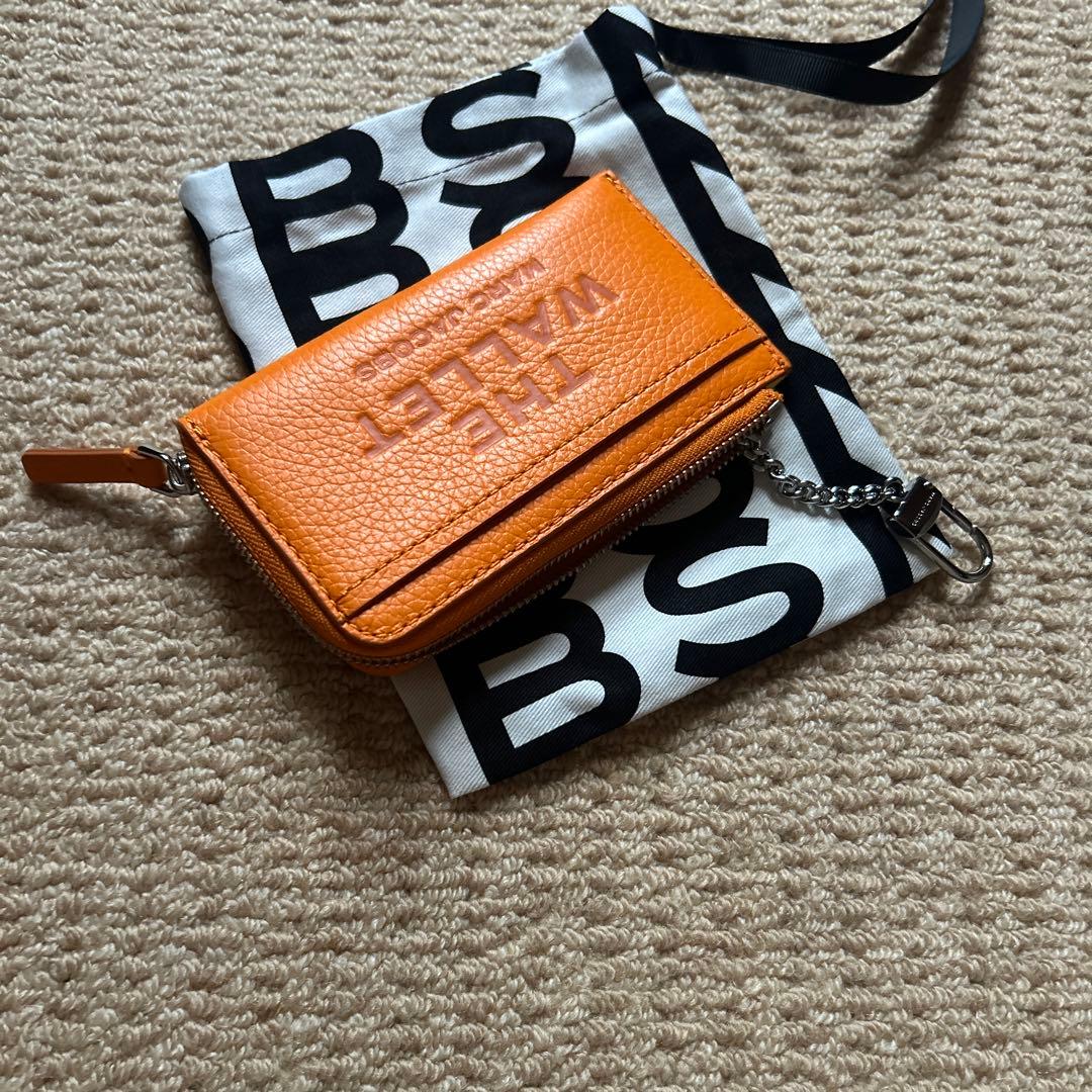 MARC JACOBS ザ レザー トップ ジップ マルチ ウォレット