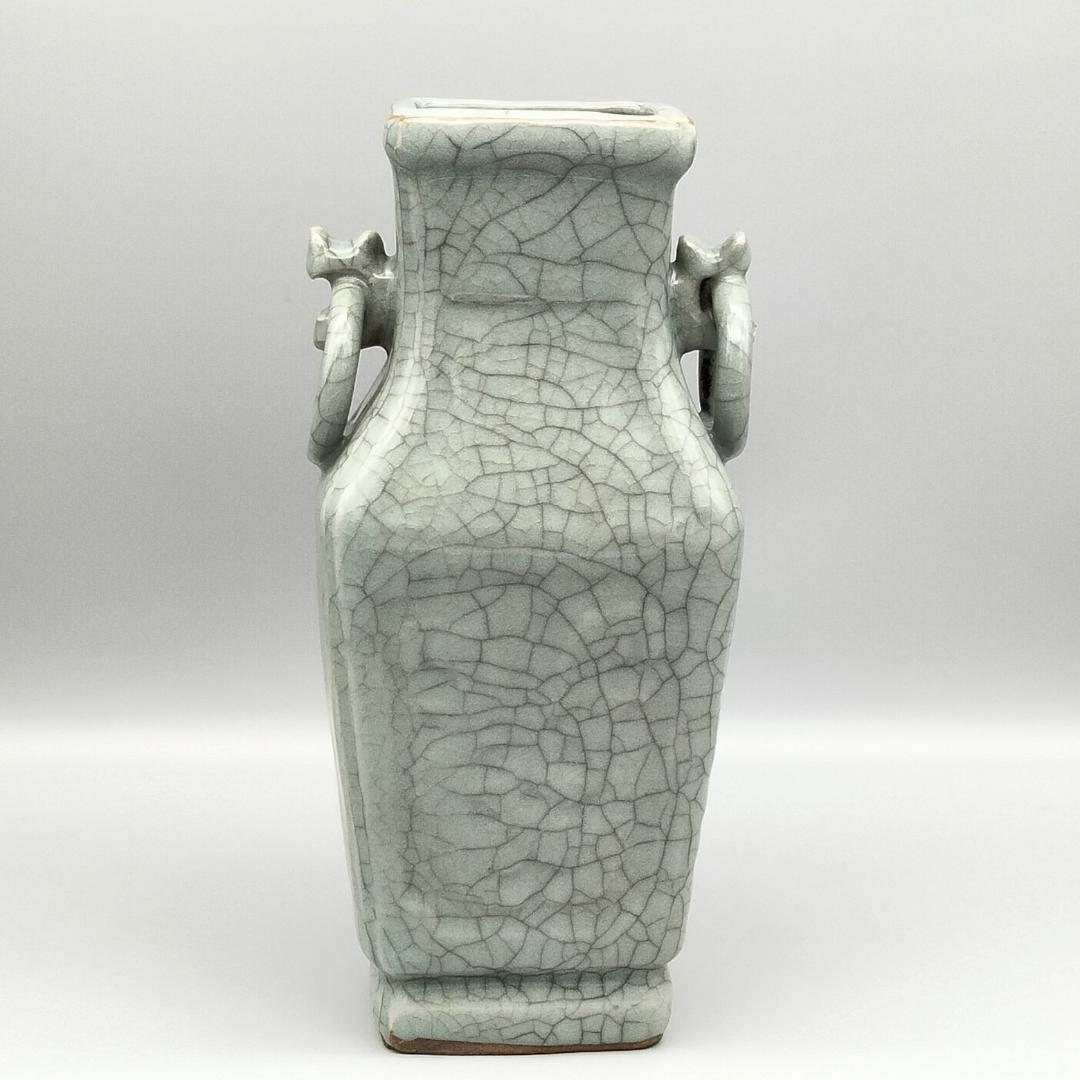 中国古玩 貫入青磁 陽刻花文 二耳 花瓶