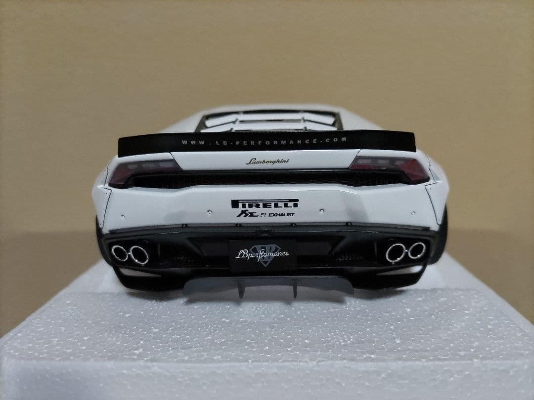 オートアート　Lamborghini Huracan